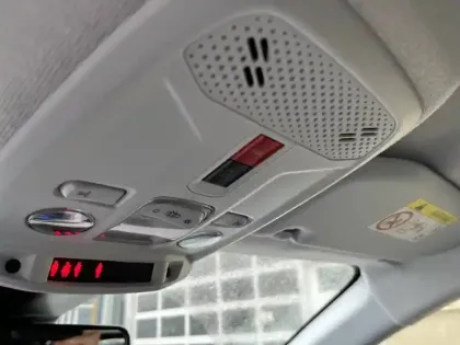 Photo 21 Peugeot 208  Hybrid 100 e-DCS6