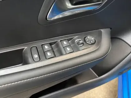 Photo 19 Peugeot 208  Hybrid 100 e-DCS6