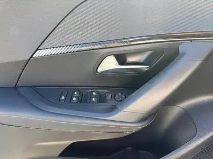 Photo 28 Peugeot 2008  Electrique 54 kWh 156 ch