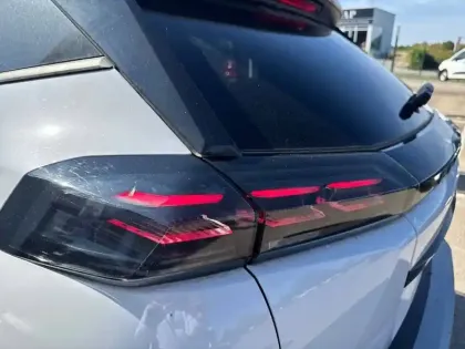 Photo 16 Peugeot 2008  Electrique 54 kWh 156 ch