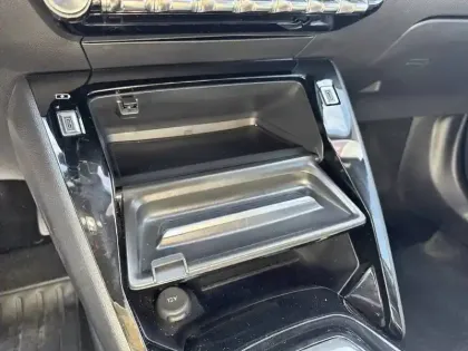 Photo 23 Peugeot 2008  Electrique 54 kWh 156 ch