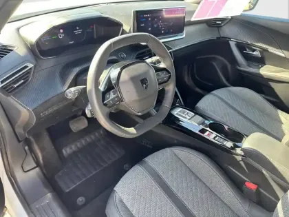 Photo 7 Peugeot 2008  Electrique 54 kWh 156 ch