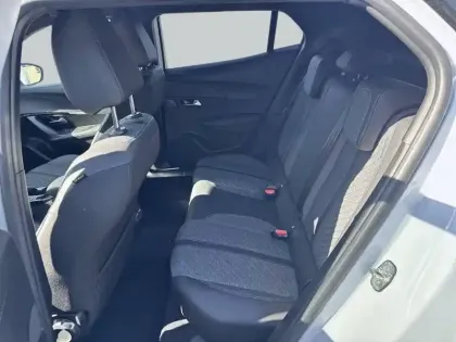 Photo 11 Peugeot 2008  Electrique 54 kWh 156 ch