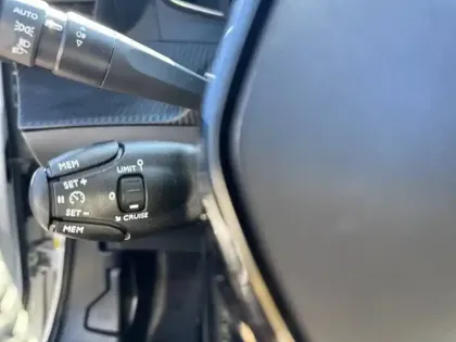 Photo 21 Peugeot 2008  Electrique 54 kWh 156 ch