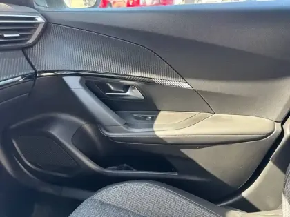 Photo 25 Peugeot 2008  Electrique 54 kWh 156 ch