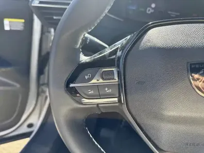 Photo 19 Peugeot 2008  Electrique 54 kWh 156 ch