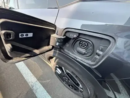 Photo 13 Peugeot 3008  Electrique 73 kWh 210 ch