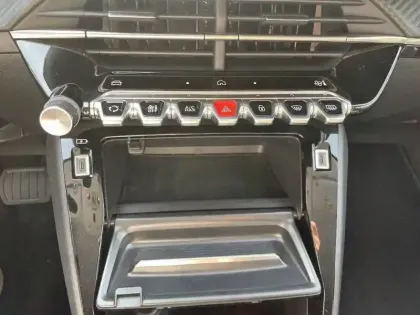 Photo 34 Peugeot 208  Electrique 50 kWh 136ch