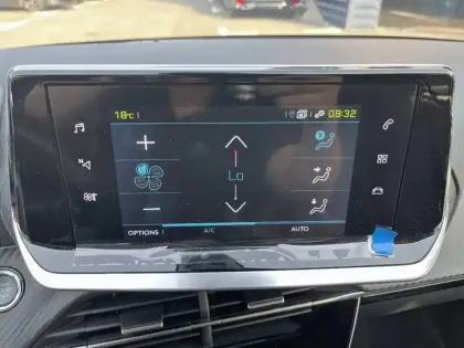 Photo 39 Peugeot 208  Electrique 50 kWh 136ch