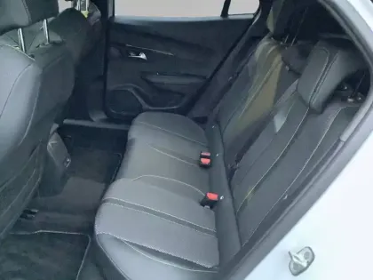 Photo 31 Peugeot 2008  Hybrid 136 e-DCS6