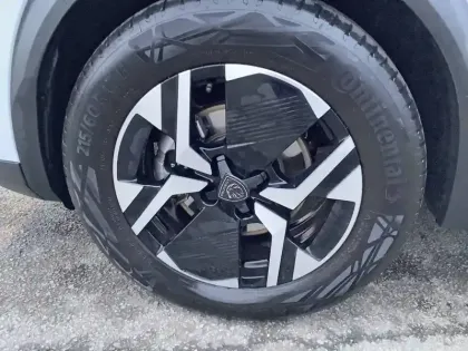 Photo 32 Peugeot 2008  Hybrid 136 e-DCS6