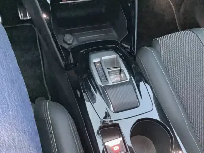 Photo 33 Peugeot 2008  Hybrid 136 e-DCS6