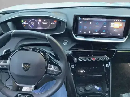 Photo 27 Peugeot 2008  Hybrid 136 e-DCS6