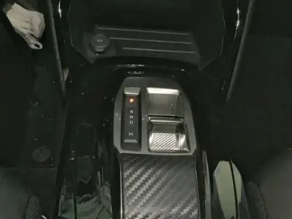 Photo 13 Peugeot 2008  Hybrid 136 e-DCS6