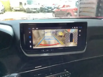 Photo 42 Peugeot 2008  Hybrid 136 e-DCS6