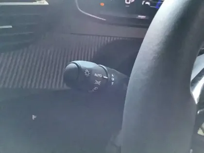 Photo 44 Peugeot 2008  Hybrid 136 e-DCS6