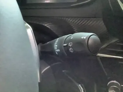 Photo 43 Peugeot 2008  Hybrid 136 e-DCS6