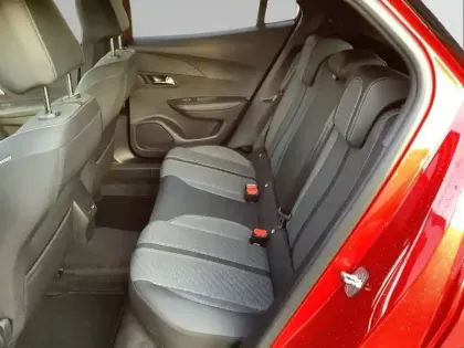 Photo 34 Peugeot 2008  Hybrid 136 e-DCS6