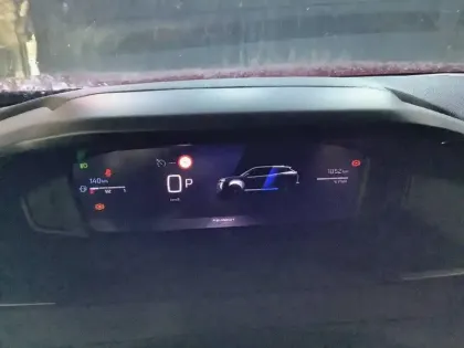 Photo 32 Peugeot 2008  Hybrid 136 e-DCS6