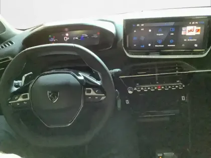 Photo 30 Peugeot 2008  Hybrid 136 e-DCS6