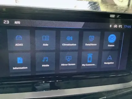 Photo 37 Peugeot 2008  Hybrid 136 e-DCS6