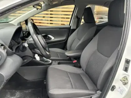 Photo 13 Toyota Yaris  116h France Business 5p