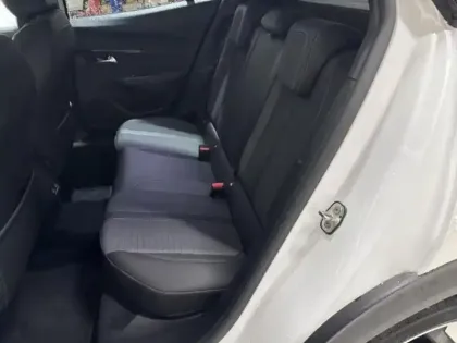 Photo 12 Peugeot 2008  e- 136ch Allure Business