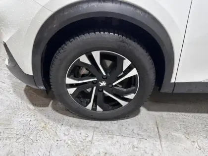 Photo 8 Peugeot 2008  e- 136ch Allure Business