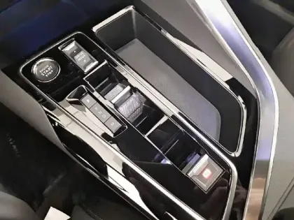 Photo 15 Peugeot 3008  Hybrid 136 e-DCS6