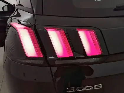 Photo 17 Peugeot 3008  Hybrid 136 e-DCS6