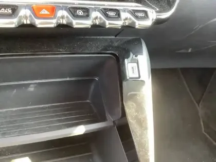 Photo 41 Peugeot 208  PureTech 75 S&S BVM5