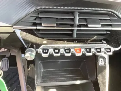 Photo 38 Peugeot 208  PureTech 75 S&S BVM5