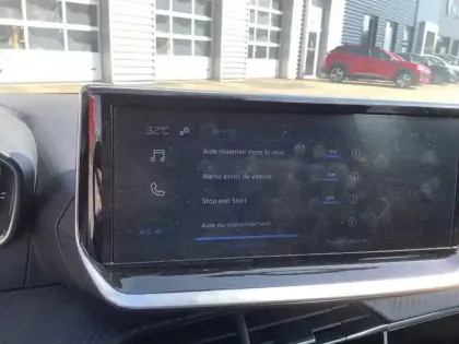 Photo 45 Peugeot 208  PureTech 75 S&S BVM5