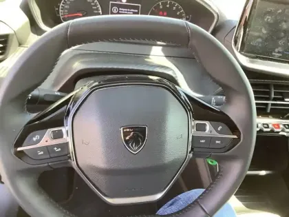 Photo 32 Peugeot 208  PureTech 75 S&S BVM5