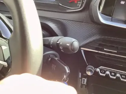 Photo 42 Peugeot 208  PureTech 75 S&S BVM5