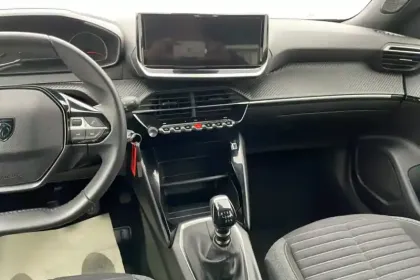 Photo 40 Peugeot 2008  PureTech 100 S&S BVM6