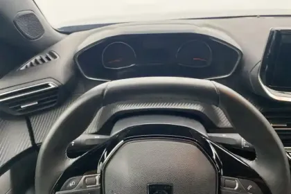 Photo 4 Peugeot 2008  PureTech 100 S&S BVM6