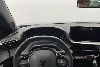 Photo 39 Peugeot 2008  PureTech 100 S&S BVM6