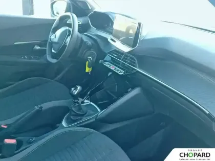 Photo 60 Peugeot 2008  PureTech 100 S&S BVM6