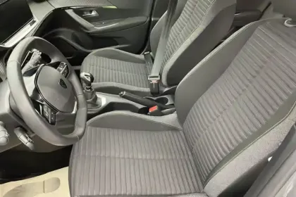 Photo 43 Peugeot 2008  PureTech 100 S&S BVM6