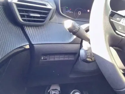 Photo 42 Peugeot 208  PureTech 100 S&S BVM6