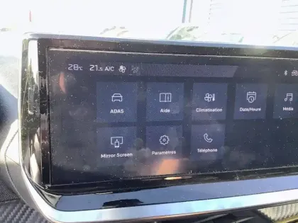 Photo 45 Peugeot 208  PureTech 100 S&S BVM6