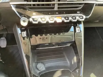 Photo 46 Peugeot 208  PureTech 100 S&S BVM6