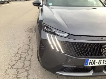 Photo 41 Peugeot 3008  Hybrid 136 e-DCS6