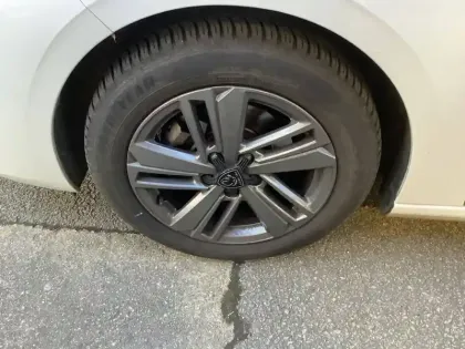 Photo 12 Peugeot 308  PureTech 130ch S&S EAT8