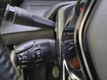 Photo 45 Peugeot 2008  PureTech 100 S&S BVM6