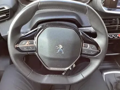 Photo 8 Peugeot 2008  PureTech 100 S&S BVM6