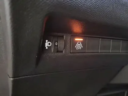 Photo 78 Peugeot 2008  PureTech 100 S&S BVM6