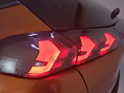 Photo 36 Peugeot 2008  PureTech 100 S&S BVM6