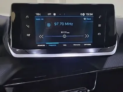 Photo 68 Peugeot 2008  PureTech 100 S&S BVM6